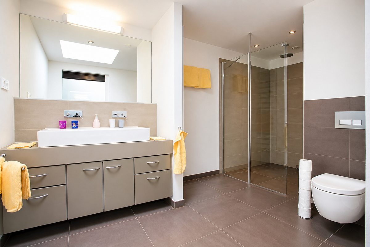 Bathroom with shower, toilet and sink