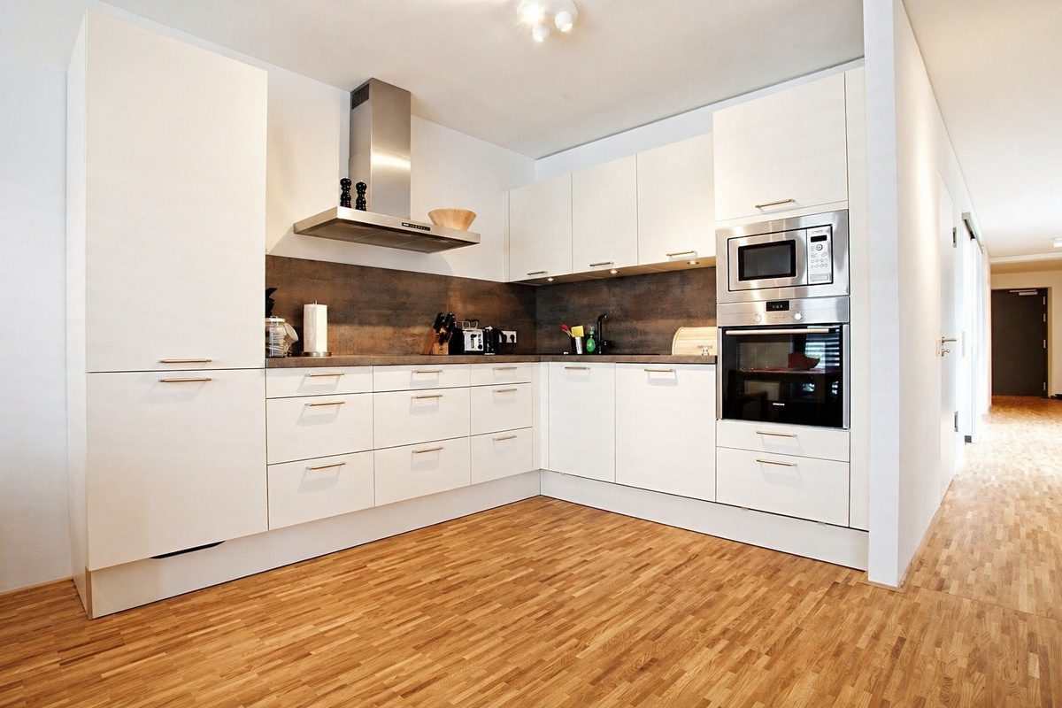 Kitchen with all appliances