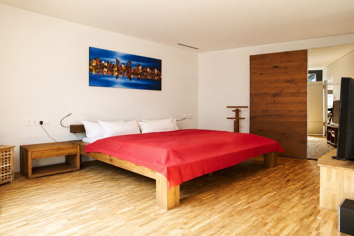 Bedroom with king-size bed and mirror wardrobe