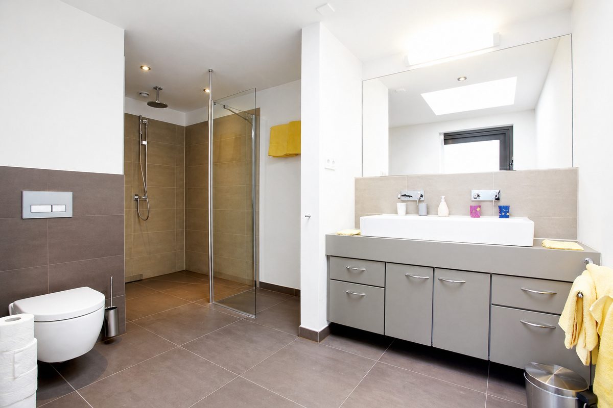 Bathroom with shower, sink and toilet