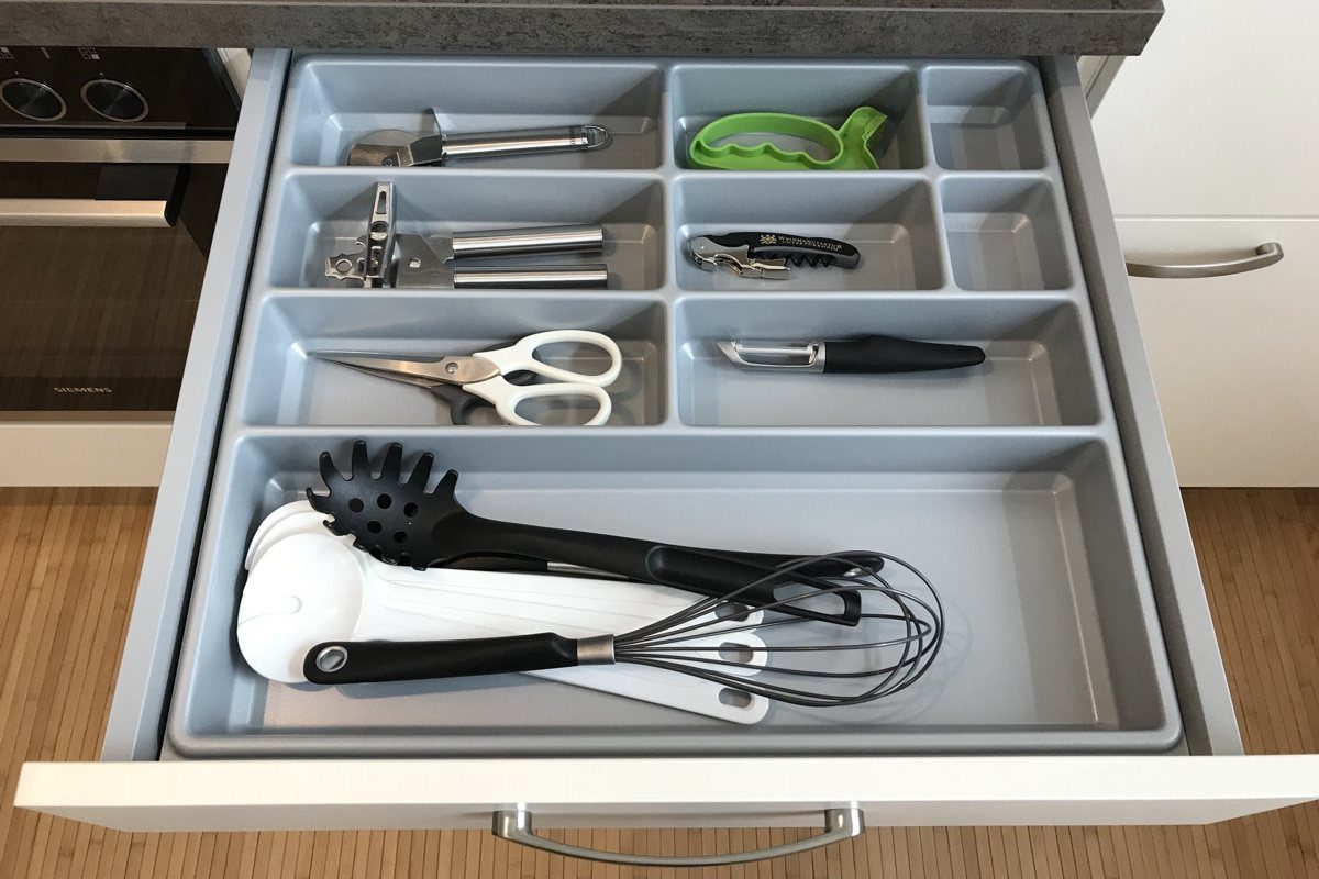 Drawer with utensils