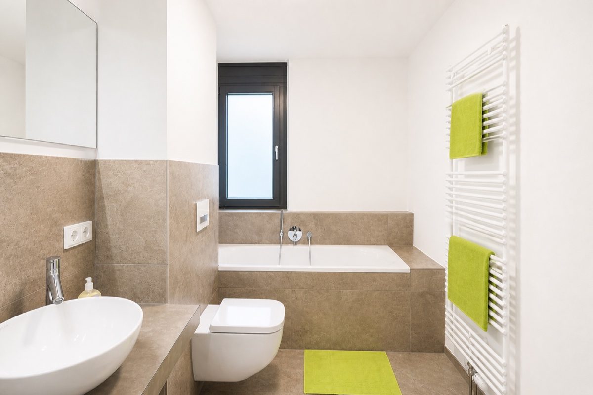 Bathroom with bathtub, sink and toilet