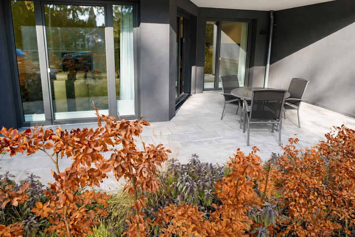 Terrace with furniture in Moehringen apartment