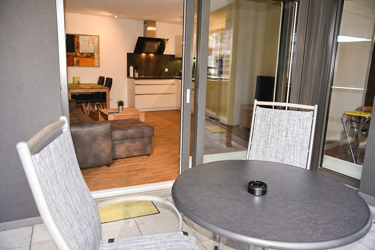 Balcony with round table and chairs