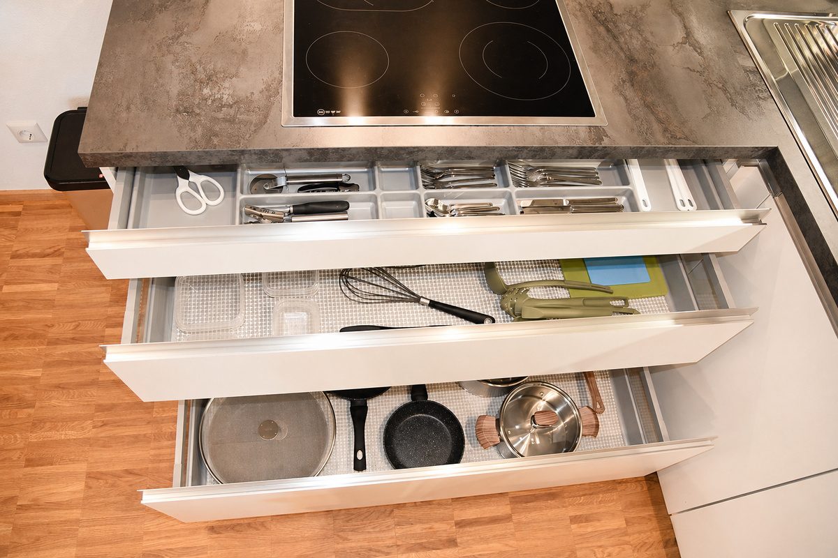 Kitchen drawer with pans